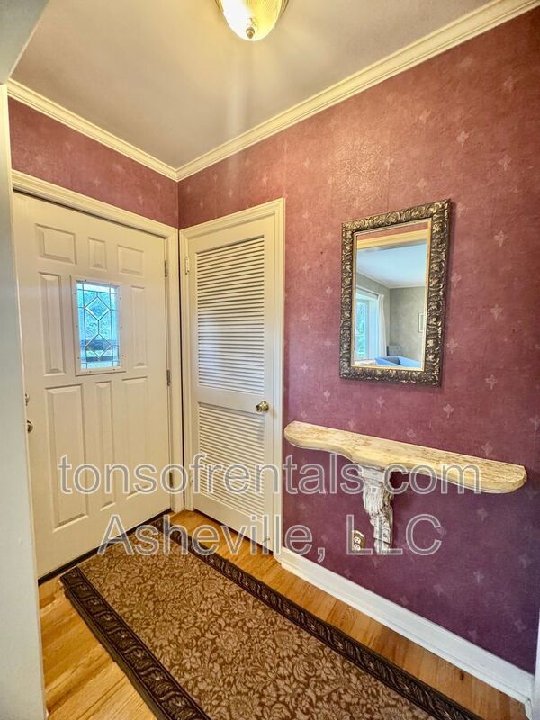 900 Hebron Rd in Hendersonville, NC - Building Photo - Building Photo