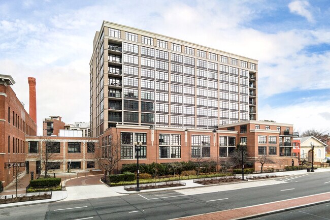 Yale Steam Laundry Condominiums in Washington, DC - Foto de edificio - Building Photo