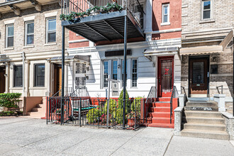 298 Brooklyn Ave in Brooklyn, NY - Foto de edificio - Building Photo