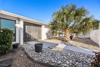 5308 Shalley Cir E in Ft. Myers, FL - Building Photo - Building Photo