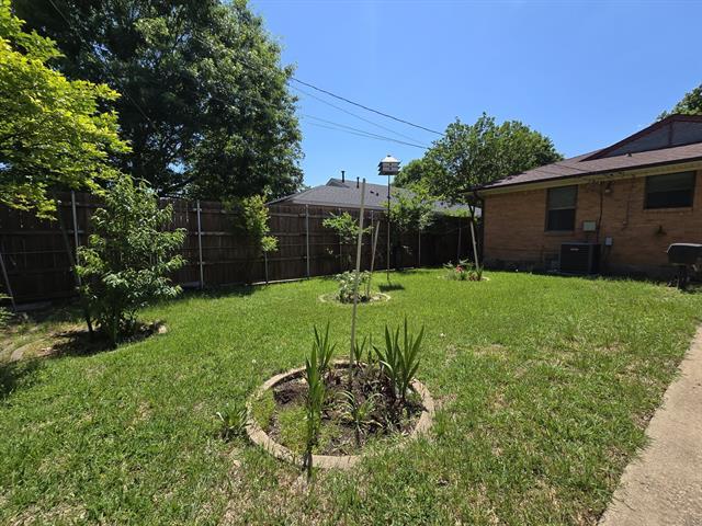 410 Muriel Dr in Garland, TX - Building Photo - Building Photo