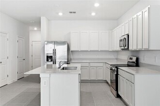 3238 Watts Ter in Davenport, FL - Building Photo - Building Photo