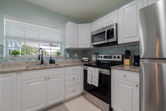 1424 Willow Rd in West Palm Beach, FL - Building Photo - Building Photo