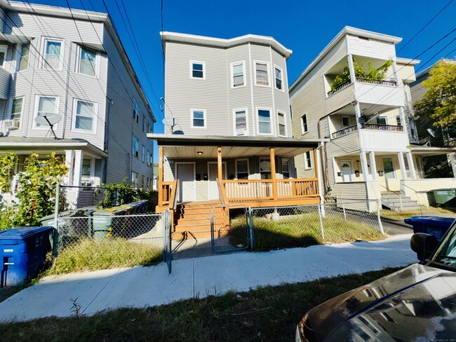 898 Hancock Ave in Bridgeport, CT - Building Photo - Building Photo