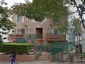 6138 Afton Pl, Unit 6 in Los Angeles, CA - Building Photo