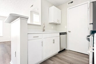 The Reserve at Parkwick in Columbus, OH - Building Photo - Building Photo