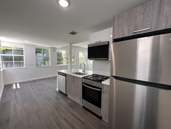 1570 Euclid Ave in Miami Beach, FL - Building Photo - Building Photo