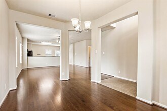 11303 Kingsnorth Dr in Tomball, TX - Foto de edificio - Building Photo
