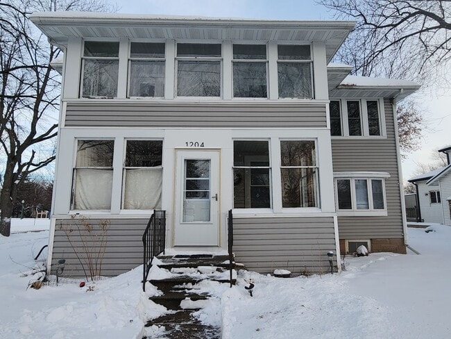 property at 1204 S Jefferson St