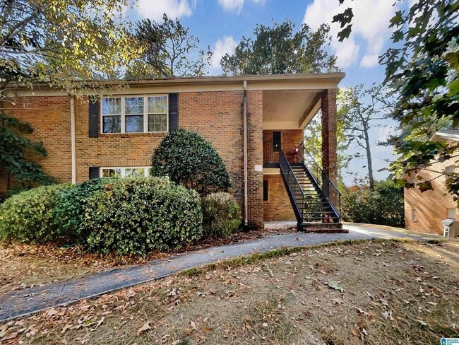 2052 Montreat Cir in Vestavia Hills, AL - Building Photo - Building Photo