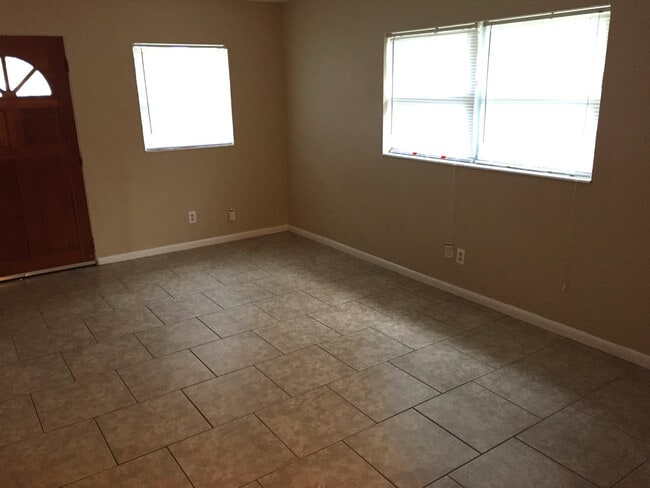 116 Bassedena Cir S in Lakeland, FL - Building Photo - Building Photo
