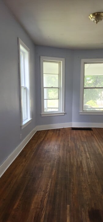 1213 E Jefferson St, Unit A in Bloomington, IL - Building Photo
