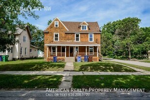 227 Valley Ave NW in Grand Rapids, MI - Building Photo
