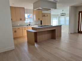 18848 Collins St in Los Angeles, CA - Building Photo