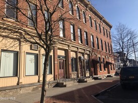 1826 3rd Ave in Watervliet, NY - Building Photo