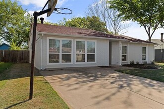 7153 Newcastle Pl in North Richland Hills, TX - Building Photo - Building Photo