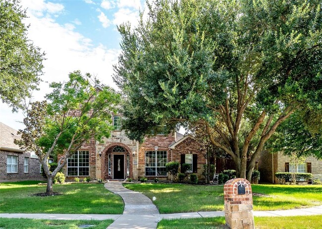 2137 Goliad Cir