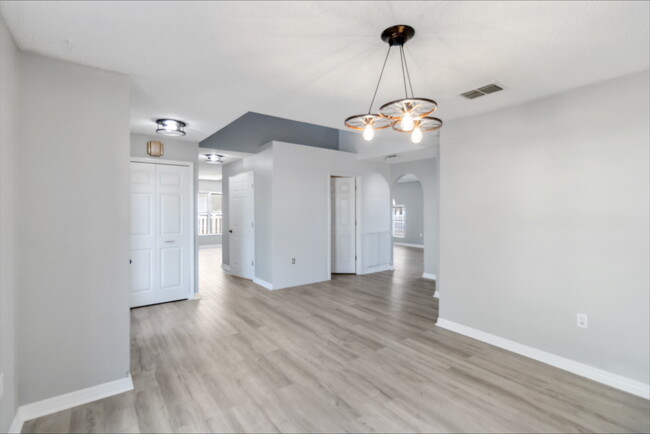 12757 Lake Vista Dr in Gibsonton, FL - Building Photo - Building Photo