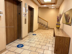 20850 San Simeon Way in Miami, FL - Building Photo - Building Photo