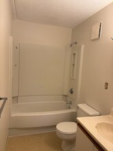 4 Cedar St in Wellesley, MA - Building Photo - Building Photo