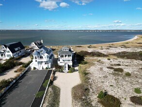 750 Dune Rd in Westhampton Beach, NY - Building Photo - Building Photo
