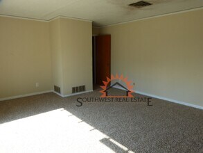 2012 Wallace St in Clovis, NM - Foto de edificio - Building Photo