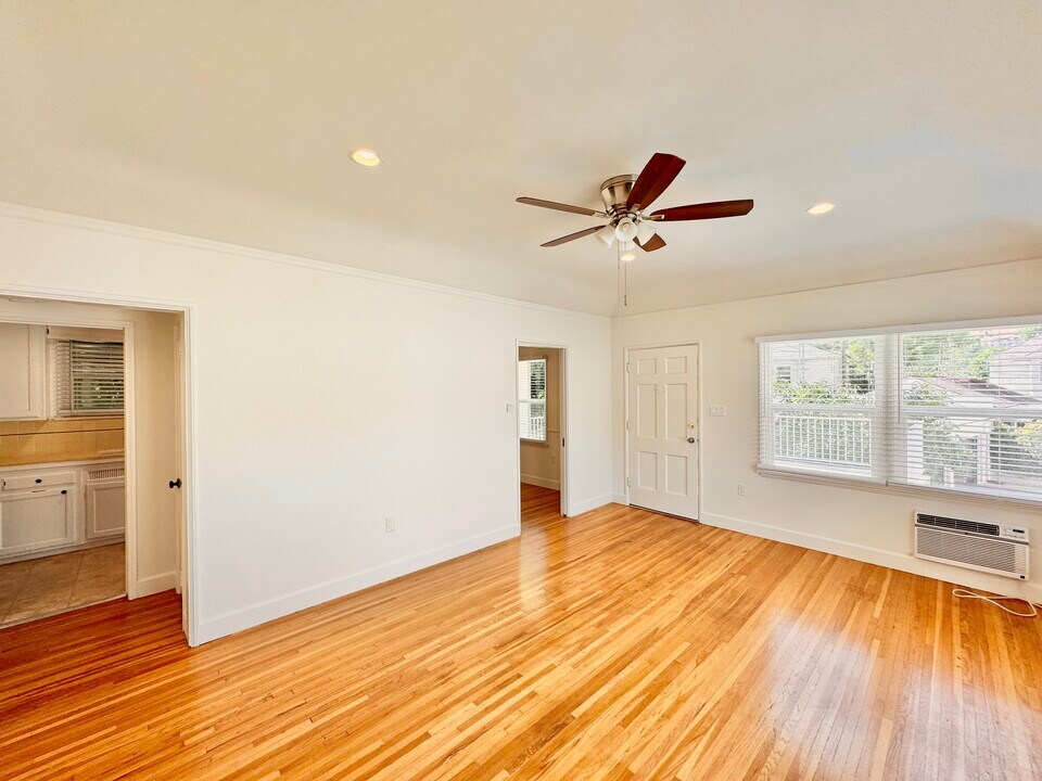 3492 Rowena Ave in Los Angeles, CA - Building Photo