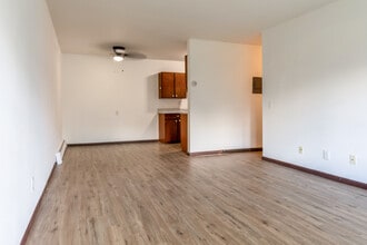 PMM in Madison, WI - Foto de edificio - Building Photo