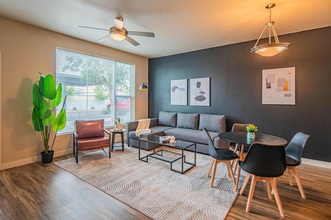 2044 S Willow Creek Apartment in Tempe, AZ - Building Photo