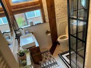 6920 NE 27th Ave, Unit Entire unit B in Portland, OR - Foto de edificio - Building Photo