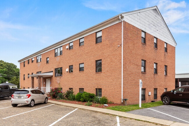 Seymour Apartments in Leonardtown, MD - Building Photo - Building Photo