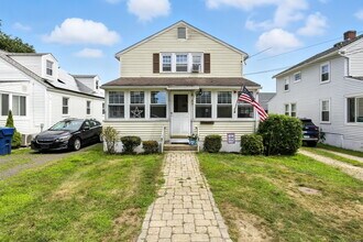 16 Springfield Rd in Old Lyme, CT - Building Photo - Building Photo