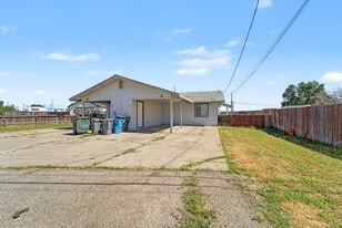 5177 Elizabeth Ave in Olivehurst, CA - Building Photo