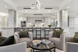 15 Greenway Plz in Houston, TX - Building Photo - Building Photo