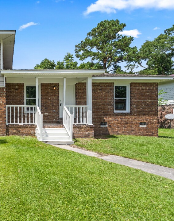 103 Roberta Dr in Summerville, SC - Foto de edificio