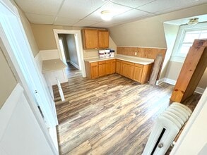 16 Dayton St, Unit 3 in Worcester, MA - Foto de edificio - Building Photo