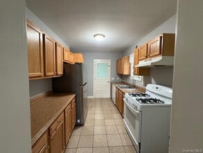 28 1/2 Myrtle Ave in Middletown, NY - Building Photo - Building Photo