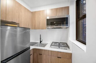 453 W 48th St in New York, NY - Building Photo - Building Photo