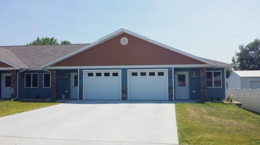 Copperleaf Townhomes in Mitchell, SD - Foto de edificio