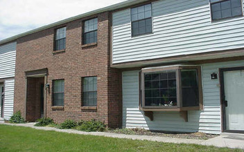 Cross Country Townhomes in Westerville, OH - Building Photo - Building Photo