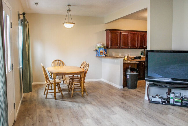 property at 462 W 1490 N