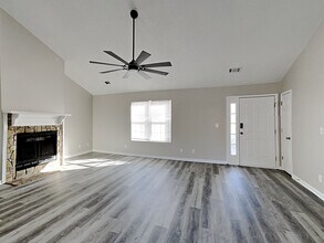 215 Shamrock Way in Newnan, GA - Building Photo - Building Photo