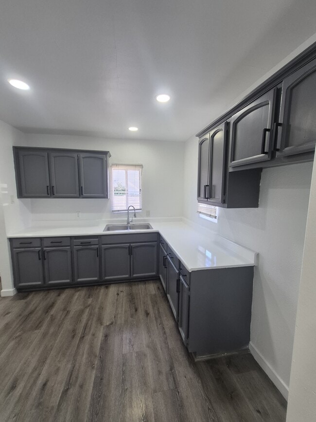 property at 4620 Tweedy Blvd