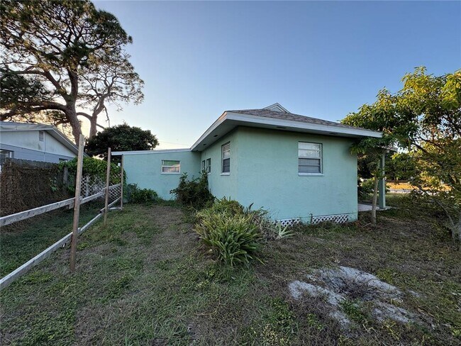 4990 80th St N in St. Petersburg, FL - Building Photo - Building Photo