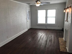 813 W Eighth St-Unit -2 in Dallas, TX - Building Photo - Building Photo