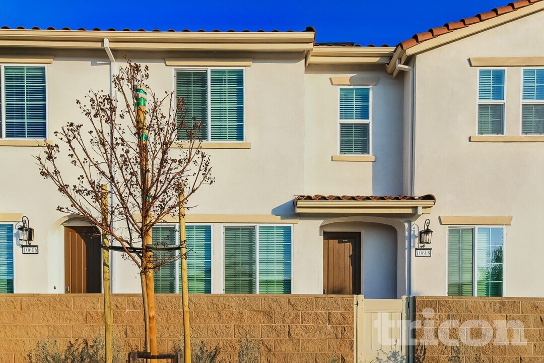 10608 Barrena Lp in Elk Grove, CA - Building Photo