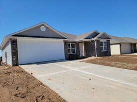 1741 Hermitage Dr in Centerton, AR - Building Photo