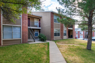 Las Lomas in El Paso, TX - Foto de edificio - Building Photo