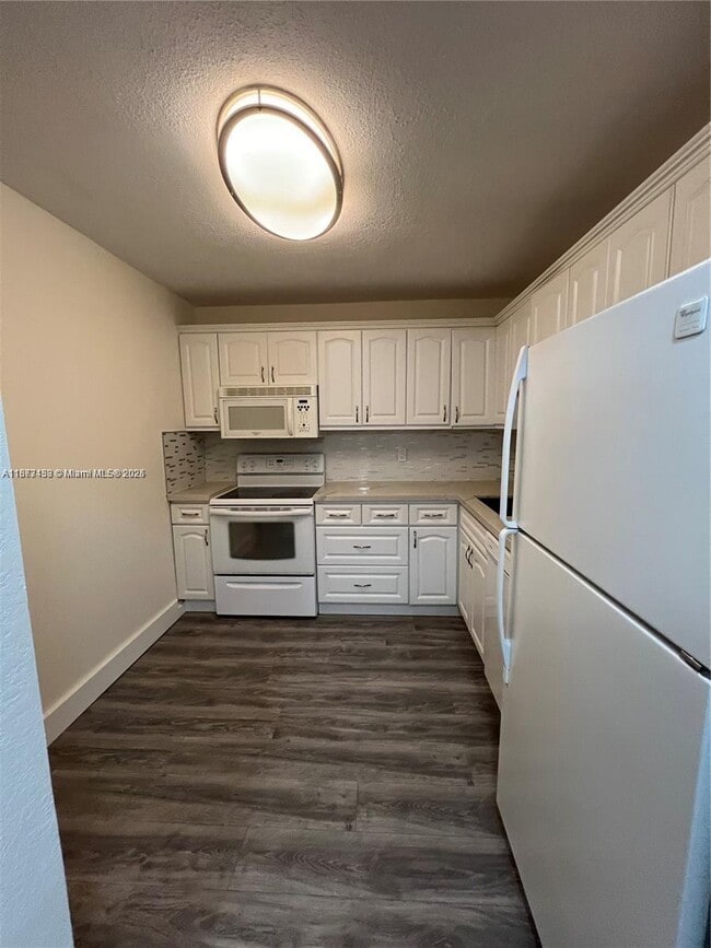 7840 Camino Real in Miami, FL - Foto de edificio - Building Photo