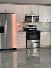 4281 Riverside Dr in Coral Springs, FL - Building Photo - Building Photo